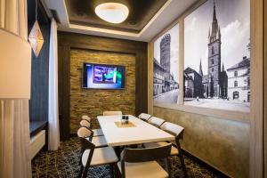 TV a/nebo společenská místnost v ubytování Hotel Grand