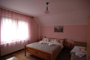 Posteľ alebo postele v izbe v ubytovaní Plitvice Rooms Family Glumac
