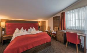 Postel nebo postele na pokoji v ubytování Hotel Alpenland + 37 fotografií