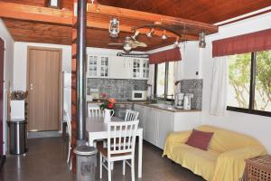 Η κουζίνα ή μικρή κουζίνα στο Philip's Holiday House