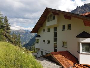 Nespecifikovaný výhled na hory nebo výhled na hory při pohledu z apartmánu