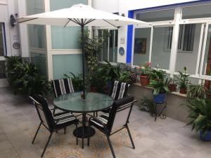 Patio lub wspólna przestrzeń na świeżym powietrzu w obiekcie Pensión Guerrero