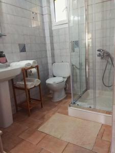 Phòng tắm tại Raisakis Apartments
