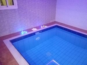 Bazén v ubytování Al Worod Al Thahabia Chalets nebo v jeho okolí