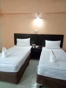 Postel nebo postele na pokoji v ubytování Centerpoint Hotel