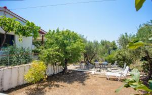A garden outside Haus Manya in Lassy