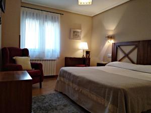 A bed or beds in a room at Posada Valle del Oso