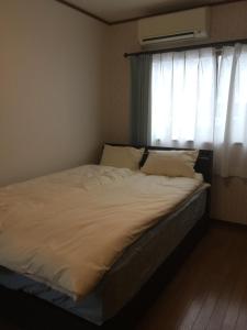 Postel nebo postele na pokoji v ubytování Fukunae House