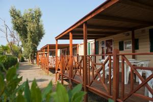Ein Balkon oder eine Terrasse in der Unterkunft New Camping Le Tamerici
