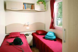 Ein Bett oder Betten in einem Zimmer der Unterkunft New Camping Le Tamerici