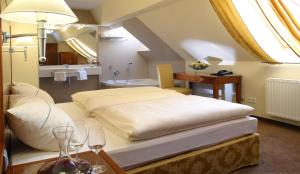 Łóżko lub łóżka w pokoju w obiekcie Hotel Nationalpark