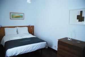 Łóżko lub łóżka w pokoju w obiekcie Apartamentos do Teatro