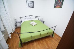 Posteľ alebo postele v izbe v ubytovaní Apartmani Loreta
