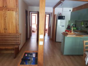 A kitchen or kitchenette at Appartement Le Ribon hotel la vanoise