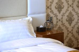 Postel nebo postele na pokoji v ubytování Baigal Hotel