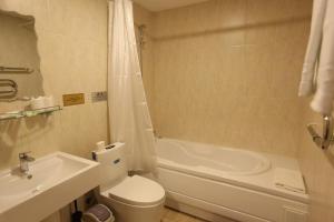 Koupelna v ubytování Baigal Hotel