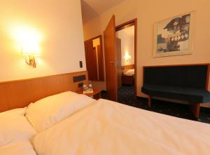 Ένα ή περισσότερα κρεβάτια σε δωμάτιο στο Karaman Group Hotel