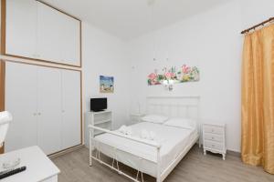 Postel nebo postele na pokoji v ubytování Kallithea Studios