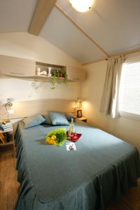 Ein Bett oder Betten in einem Zimmer der Unterkunft New Camping Le Tamerici