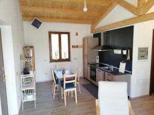 a kitchen and dining room with a table and chairs at Il Giardino Di Epicuro in Rocca San Giovanni