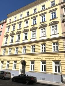 Budova, v ktorej sa apartmán nachádza