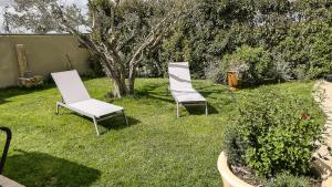 Κήπος έξω από το hammam et jacuzzi en Provence