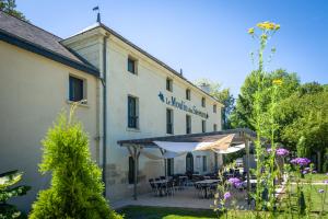 Κήπος έξω από το Domaine de Presle Saumur, The Originals Relais