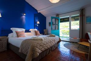 Oustau Camarguen Hôtel & Spa客房内的一张或多张床位