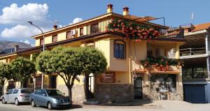 The building in which a vendégházakat is located