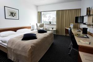 Una cama o camas en una habitación de Hotel Legoland 37 fotos más