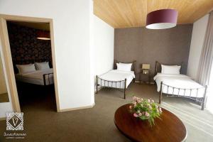 Katil atau katil-katil dalam bilik di Vardzia Resort