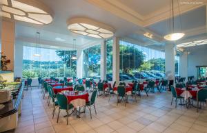 Um restaurante ou outro lugar para comer em Pratas Thermas Resort