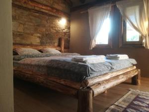 Ліжко або ліжка в номері Скендерова Къща,къщичка Алиса