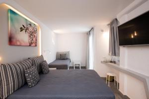 A bed or beds in a room at Mina Studios
