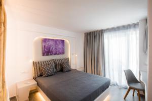 A bed or beds in a room at Mina Studios