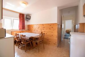 Kuchyňa alebo kuchynka v ubytovaní Apartments Josip by the sea
