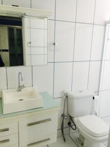 Koupelna v ubytování Maravilhoso apartamento temporada Cabo Frio - São Pedro da Aldeia