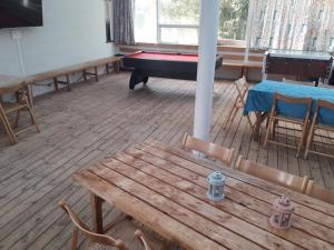 Biliár nebo kulečník v ubytování Nissum Fjord Camping
