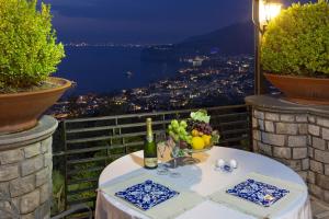 A balcony or terrace at Romantic Relais Sorrento