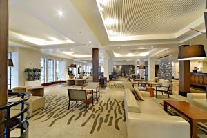 Et opholdsområde på Deluxe Heritage - Roof Top Pool & Gym near Sky Tower