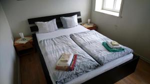 A bed or beds in a room at Ferienzimmervermietung Reitferien