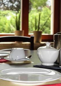 Příslušenství pro přípravu čaje a kávy v ubytování Hotel Am Rittergut