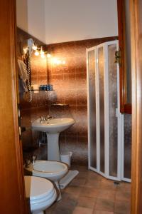 a bathroom with a toilet and a sink at B&B Casa Fedora in Montecatini Terme