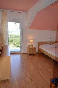 Galeriebild der Unterkunft Blue Lake Luxury Rooms in Grabovica