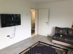 Una televisión o centro de entretenimiento en Villa Sultan