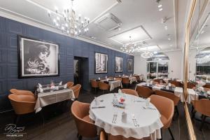 A restaurant or other place to eat at Grand Hotel Slavia