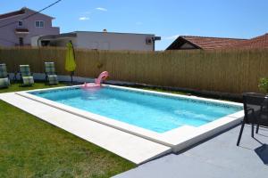 Bazén v ubytování 4 apartmens private pool 20people max nebo v jeho okolí