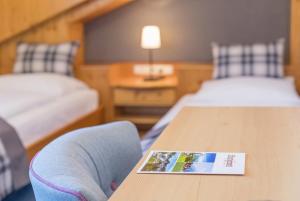 Posteľ alebo postele v izbe v ubytovaní Hotel Gasthof Zum Kirchenwirt