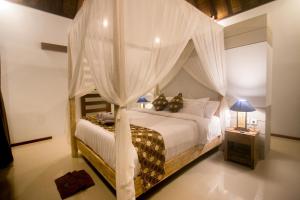 Ένα ή περισσότερα κρεβάτια σε δωμάτιο στο The Secret Spot Villas