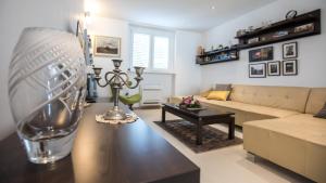 Posezení v ubytování Spacious modern apartment close to the beach